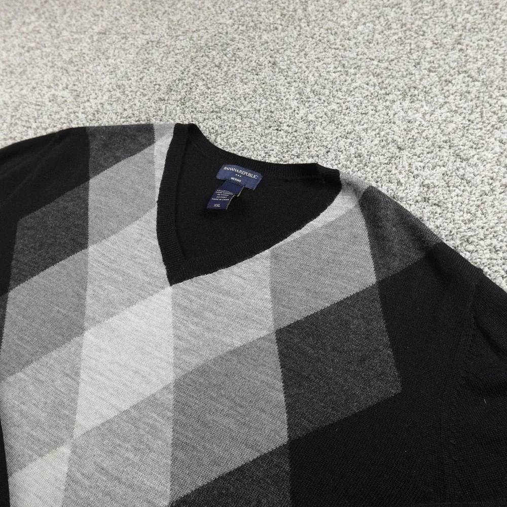 Banana Republic Sweater Mens 2XL Black Gray Merino Wool Argyle V Neck Pullover